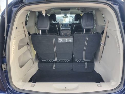 Used 2019 Chrysler Pacifica Touring-L image 29