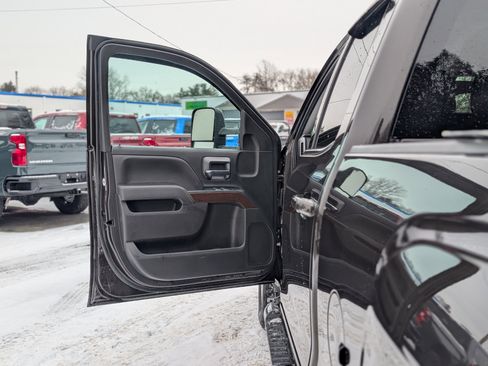 Used 2018 GMC Sierra 1500 SLE w/ SLE Value Package image 26