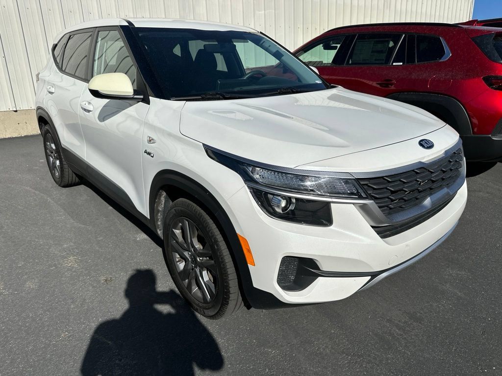 Used 2021 Kia Seltos LX AWD/4WD image 3