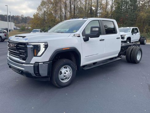 New 2026 GMC Sierra 3500 Pro w/ Convenience Package image 3