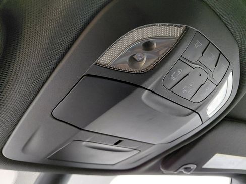 Used 2025 Chrysler Pacifica Select image 38