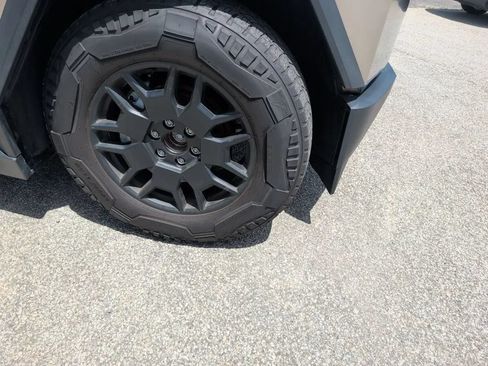 Used 2024 Tesla Cybertruck AWD Crew Cab image 10