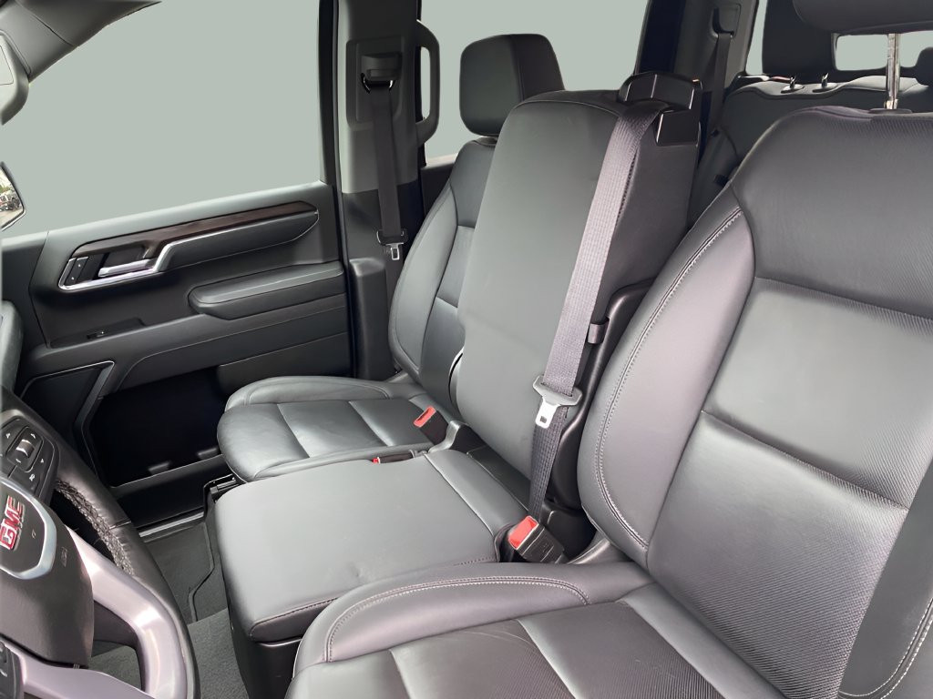 Used 2025 GMC Sierra 1500 SLT AWD/4WD image 30