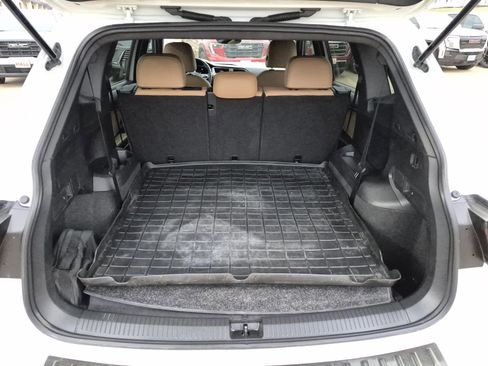 Used 2022 Volkswagen Tiguan SE R-Line FWD image 9