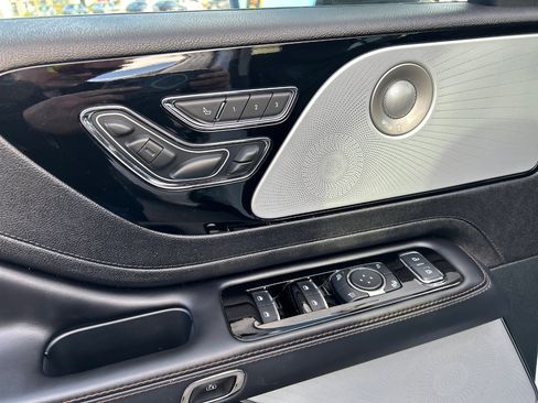 Used 2023 Lincoln Aviator Reserve w/ Equipment Group 201A image 6