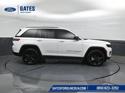 Used 2023 Jeep Grand Cherokee Limited w/ Black Appearance Package AWD/4WD image 3
