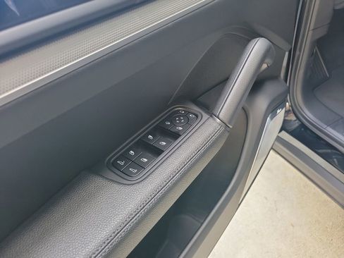 Used 2025 Porsche Cayenne S image 13