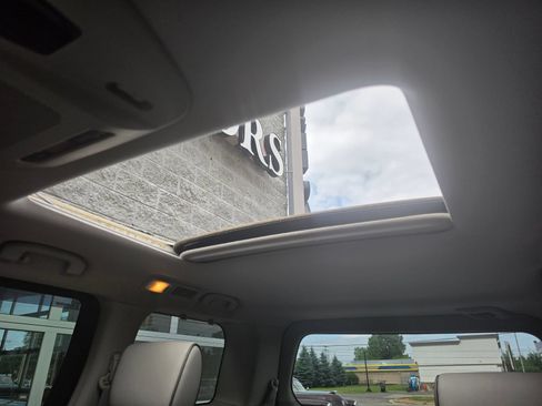 Used 2014 Nissan Quest LE FWD image 24