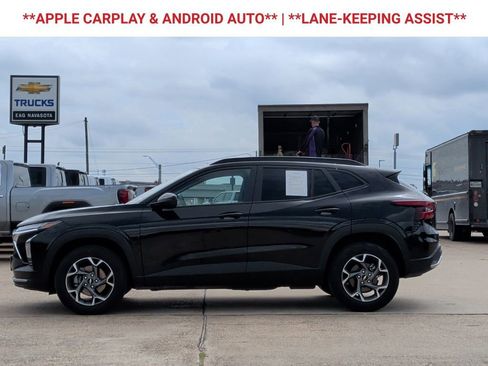 Used 2025 Chevrolet Trax LT FWD image 5