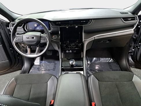 New 2025 Jeep Grand Cherokee L Altitude image 9