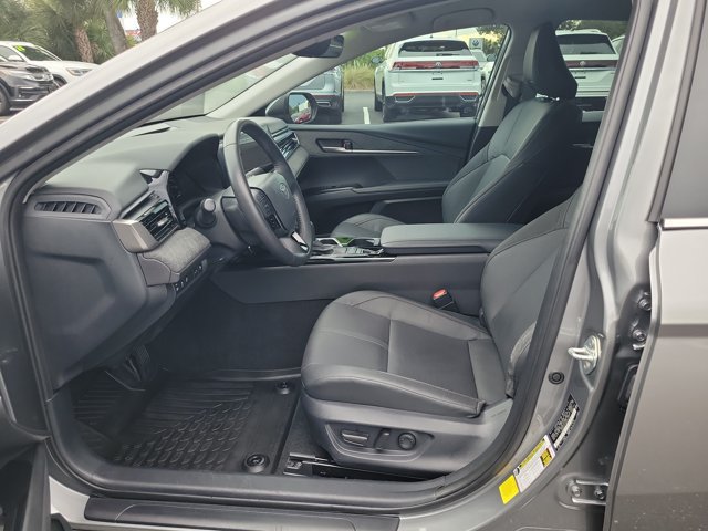 Used 2025 Toyota Camry XLE FWD image 14
