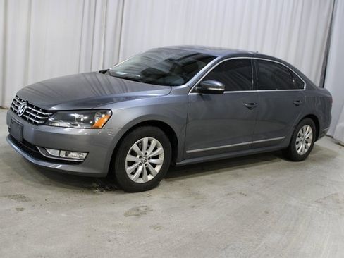 Used 2013 Volkswagen Passat TDI SEL Premium image 3