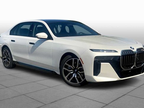 New 2026 BMW 750e xDrive w/ Executive Package image 2