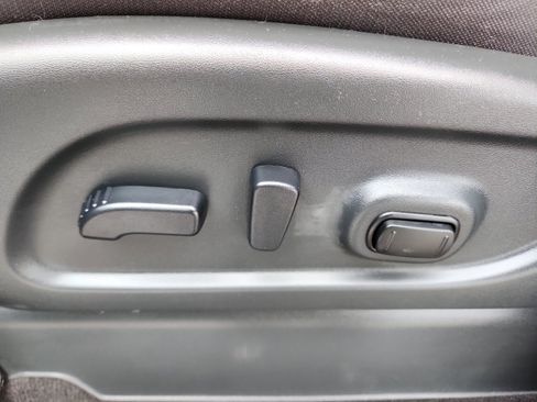 Used 2024 Nissan Titan SV w/ SV Convenience Package image 13