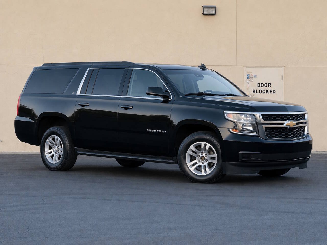 Used 2020 Chevrolet Suburban LT AWD/4WD image 2