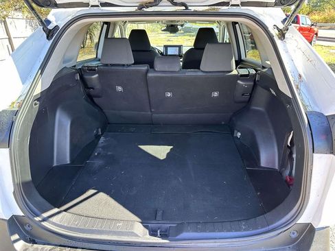 Used 2021 Toyota RAV4 XLE w/ XLE Grade Weather Package AWD/4WD image 7