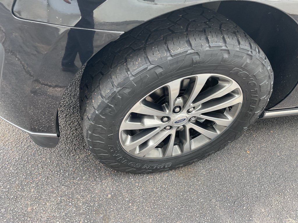 Used 2018 Ford Expedition Max Limited RWD image 5