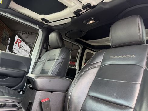 Used 2018 Jeep Wrangler Unlimited Sahara AWD/4WD image 13