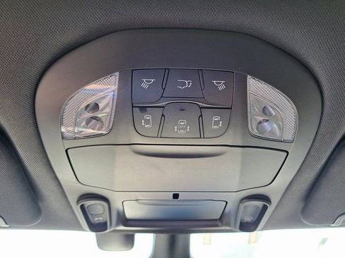Used 2022 Chrysler Pacifica Limited w/ S Appearance Package FWD image 25
