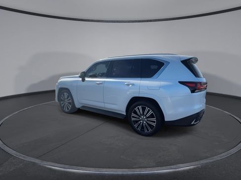 Used 2025 Lexus LX 600 4WD w/ Accessory Package (2T) image 6