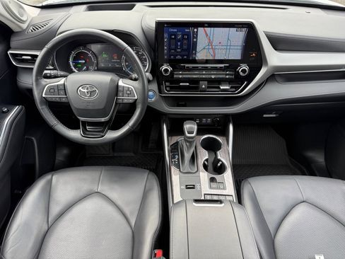 Used 2022 Toyota Highlander Platinum image 25