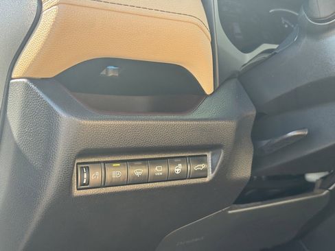 Used 2021 Toyota RAV4 Limited image 25