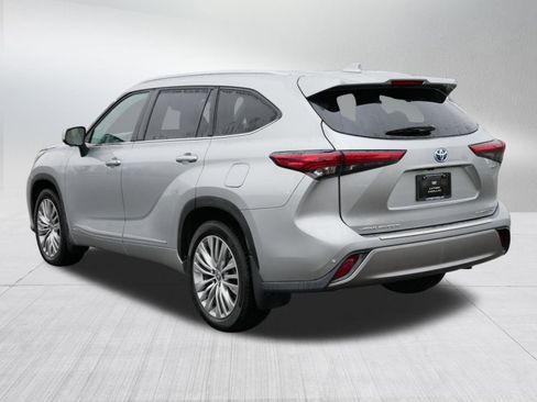 Used 2023 Toyota Highlander Platinum image 5