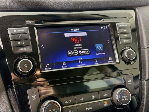 Used 2018 Nissan Rogue SV AWD/4WD image 19