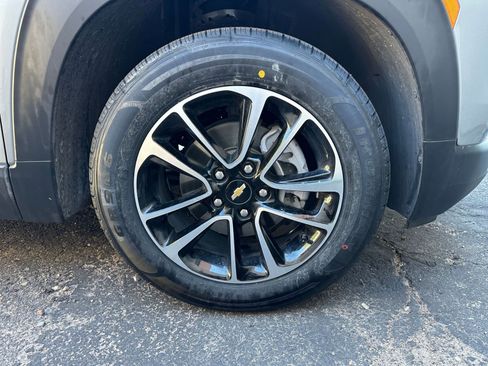 Used 2025 Chevrolet TrailBlazer LT image 28