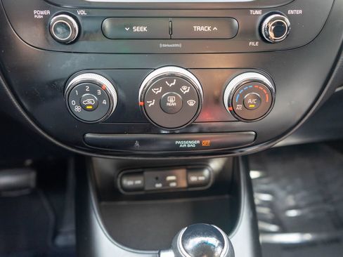 Used 2019 Kia Soul FWD image 23