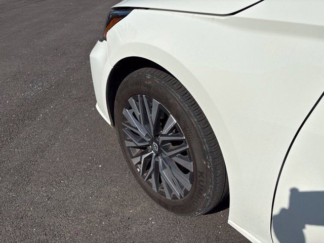 Used 2025 Nissan Altima 2.5 SV FWD image 4