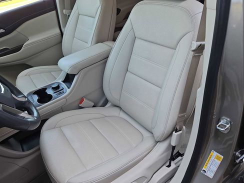 Certified 2022 GMC Acadia Denali w/ Denali Ultimate Package FWD image 16