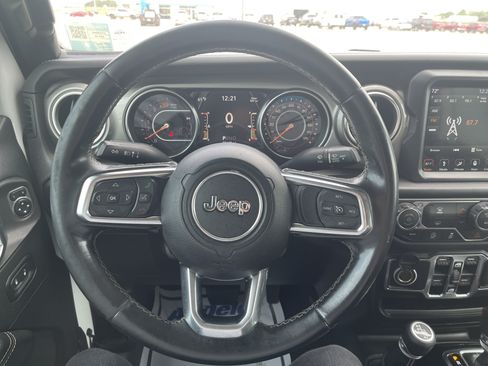 Used 2018 Jeep Wrangler Unlimited Sahara AWD/4WD image 16