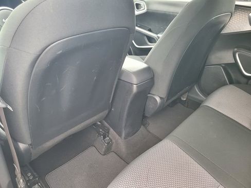Used 2022 Kia Soul LX image 12