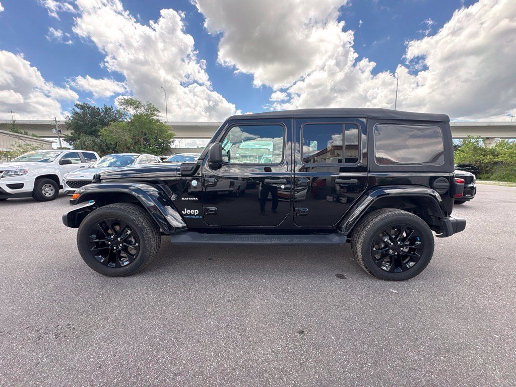 Used 2023 Jeep Wrangler Unlimited Sahara w/ Cold Weather Group AWD/4WD image 6