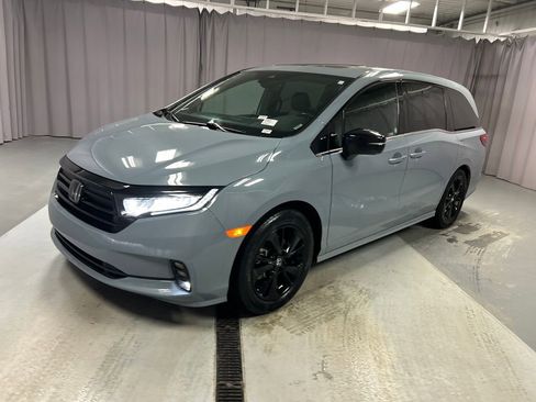 Used 2024 Honda Odyssey Sport image 3