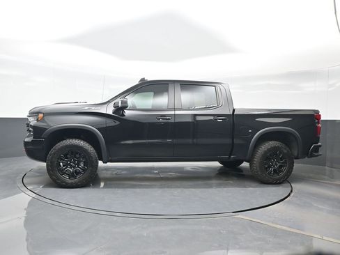 Used 2023 Chevrolet Silverado 1500 ZR2 w/ Technology Package image 3