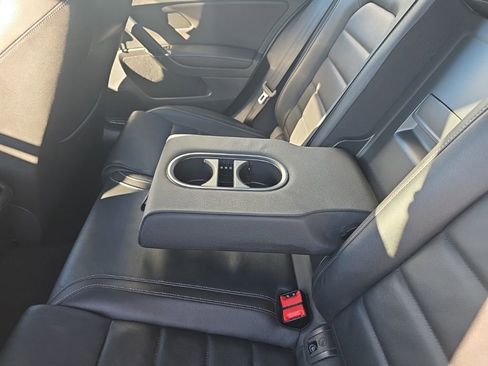 Used 2017 Volkswagen Golf R 4-Door image 18