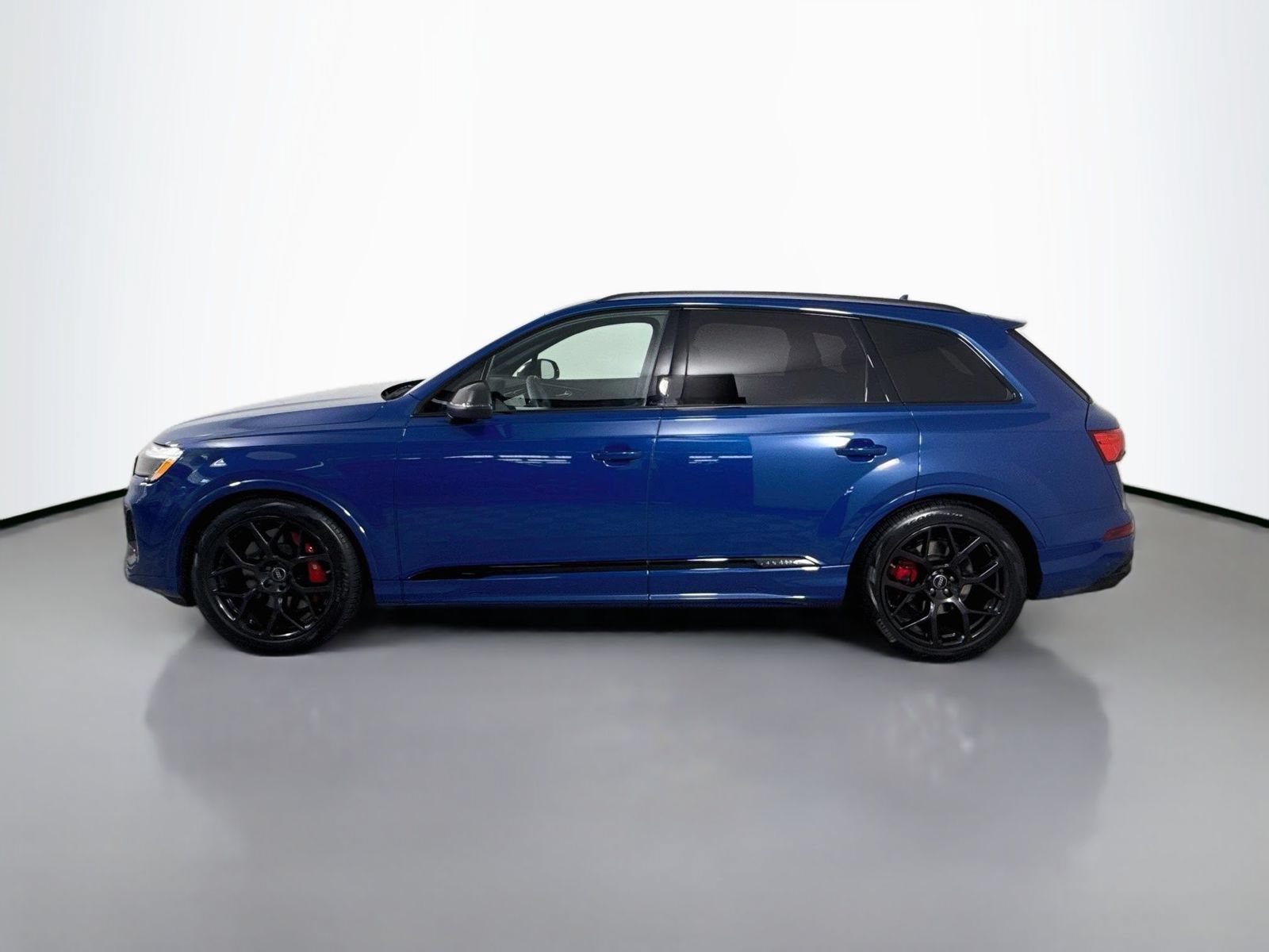 Certified 2025 Audi SQ7 Prestige AWD/4WD image 2