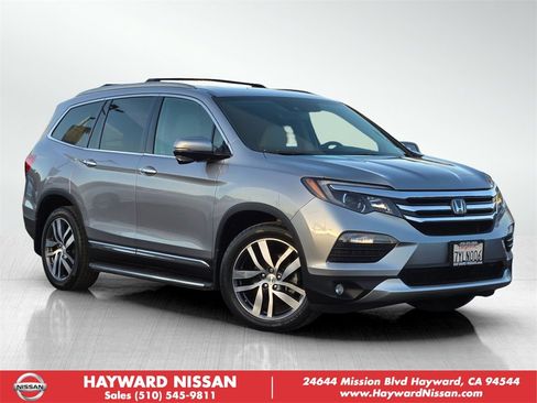 Used 2017 Honda Pilot Touring image 1