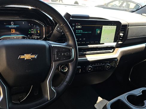 Used 2025 Chevrolet Silverado 1500 LT RWD image 12