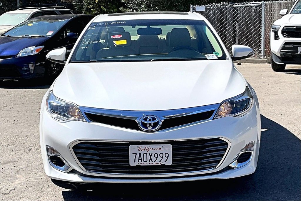 Used 2013 Toyota Avalon XLE Premium FWD image 2