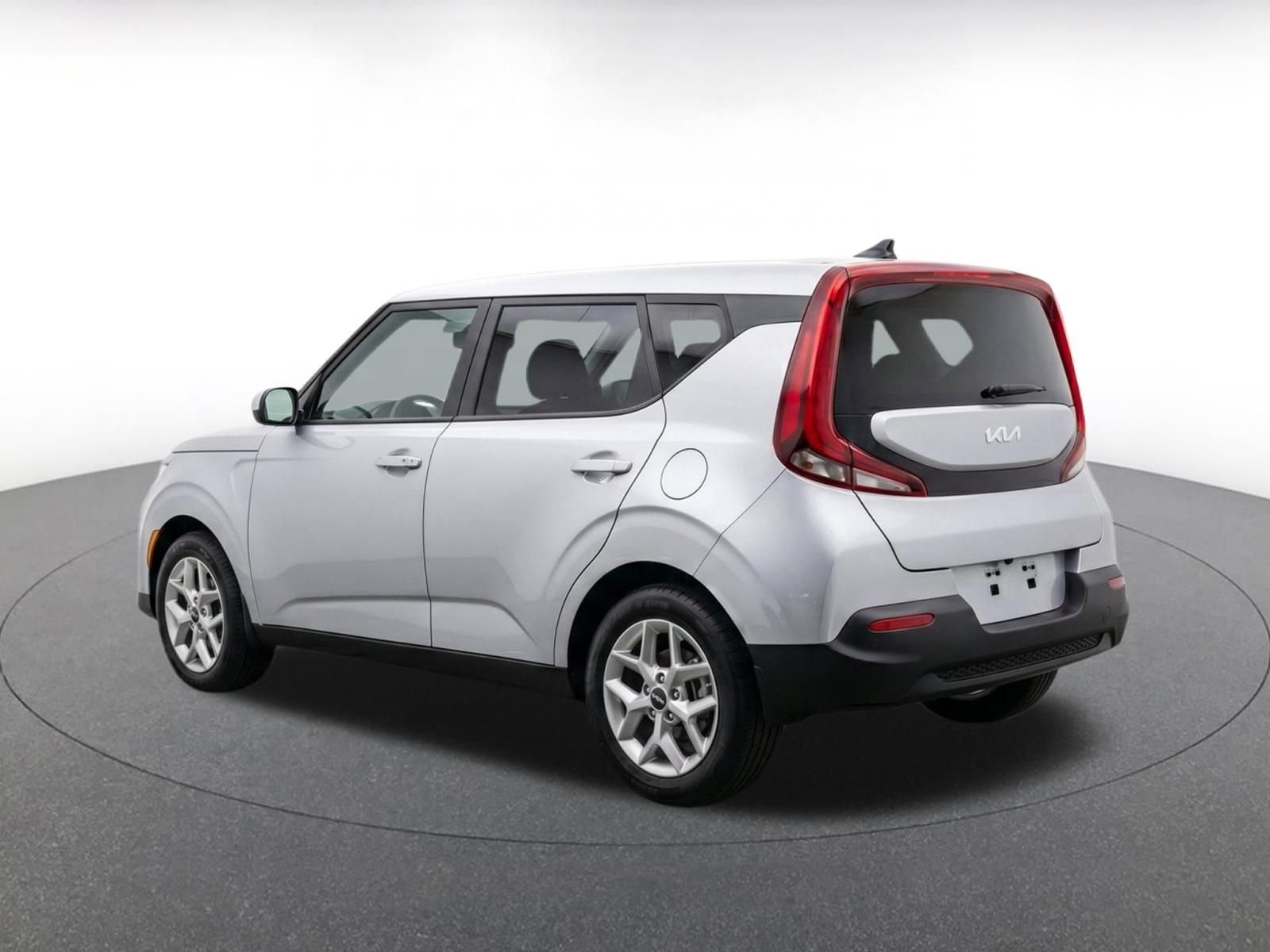 Used 2025 Kia Soul LX w/ LX Technology Package FWD image 6