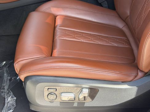 Used 2023 BMW X7 xDrive40i w/ M Sport Package AWD/4WD image 25