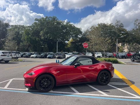Used 2021 MAZDA MX-5 Miata Club image 10