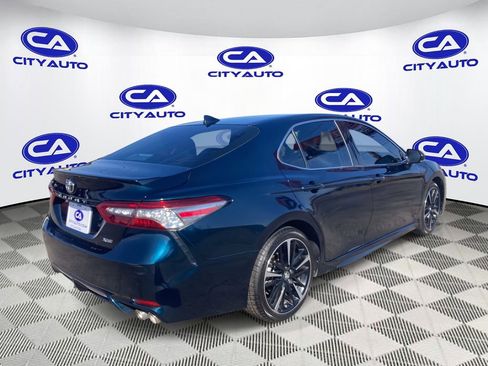 Used 2019 Toyota Camry XSE image 3