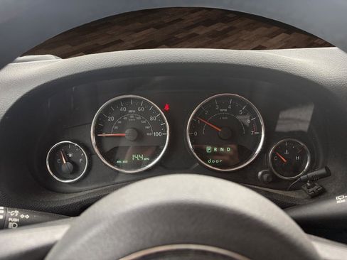 Used 2018 Jeep Wrangler Unlimited Sahara AWD/4WD image 12