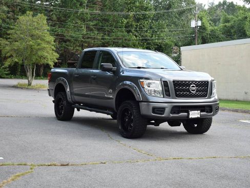 Used 2019 Nissan Titan S AWD/4WD image 9