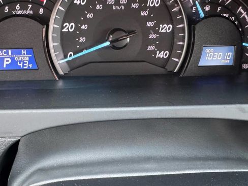 Used 2012 Toyota Camry LE image 30