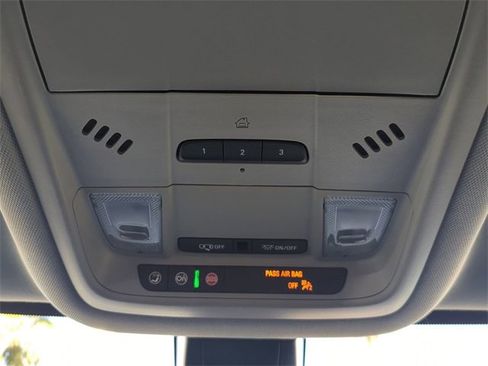 Used 2023 GMC Acadia SLT w/ Technology Package image 25